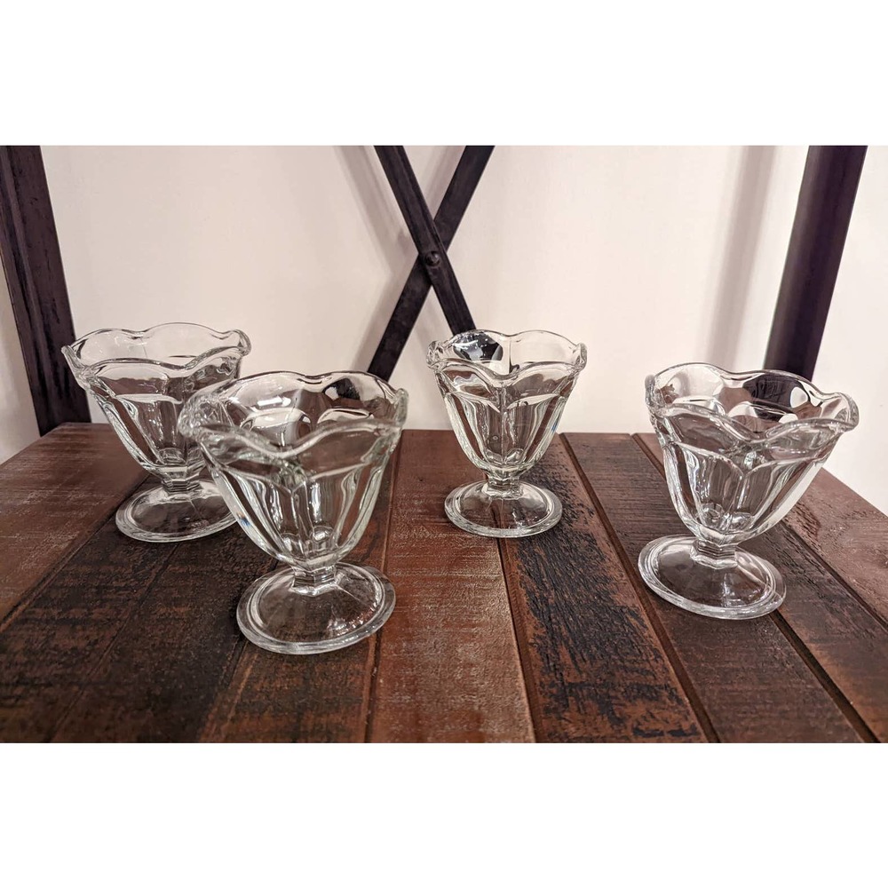 Small Sundae/Desert Anchor Dishes (One has chip)